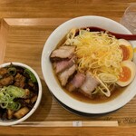 麺や 七彩 - 特製ラーメン（煮干し）、チャーシュー飯