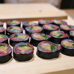 肉屋 田中 - ひらめと牛の巻物。