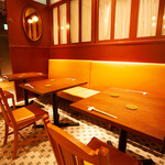 中華バル サワダ - テーブル席