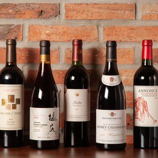 幅広いラインナップの《ワイン》。ソムリエへのご相談もお気軽に