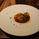 Burnt Ends - 蟹と豚肉のグリルステッカー