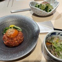 牛刺しと焼肉 仔虎 クリスロード店 - 