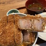 とんかつ丸七 池袋店 - 分厚さを表現したいのだが、、