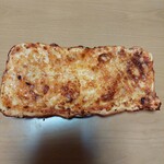 ビーグルベーカリー - パリッとめんたいチーズ(皿が見えないくらいのサイズ)