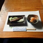 やしろ - 料理写真:◯天然鮎の赤煮と甘酢和え

メニュー構成はその時々で変わるとのこと
　夏は鮎の刺身が一品に入る
（刺身のみ天然鮎には寄生虫がいる可能性があるため
　餌の管理の出来る養殖しか刺身に出来ない）