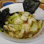 家系ラーメン 近藤家 - キャベチャー投入