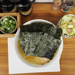 家系ラーメン 近藤家 - 塩チャーシューメンのり増しと青ねぎとキャベチャー