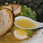 家系ラーメン 近藤家 - スープ