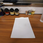 家系ラーメン 近藤家 - 卓上