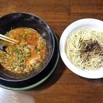 Ra xamen yuuga - 「旨辛豚骨ラーメン（青ネギ・豚チャーシュー トッピング）」のスープ ＆ 替え玉（マー油）