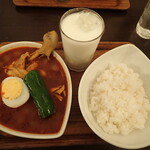 スープカレー屋 鴻 - 赤チキン（骨つき）