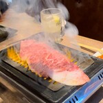 渋谷 和牛焼肉 USHIHACHI 極 - 3秒炙り中