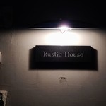 Rustic House - 店名のプレート