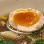中華そば 幻六 - 味玉はちょうど良い半熟加減