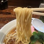 中華そば 幻六 - 麺は中太ストレートもちもちタイプ