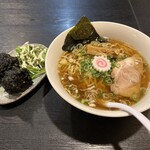 進ちゃん - 佐野ラーメン＋黒から揚げ2個付き ¥1,100（価格は訪問時）