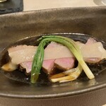 フランス料理 タンモア - 今治産うり坊（2皿仕立て）①：ロースト、ジビエのコンソメ