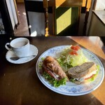 カッセルカフェ  - ランチset
            プレート（サラダ、サンドイッチ2種）とカフェオレ
