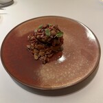 メイ - ❸ フォアグラのポワレ、フレンチトースト、アーモンド、エシャロット、フランボワーズ、キンカンをソテーしたソース。