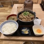 Yoshinoya - 牛すき鍋膳(キャンペーン肉大盛り無料) 787円　豚汁 217円