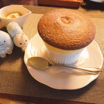 六盛　スフレ・カフェコーナー茶庭 - 