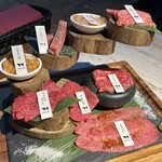 上野 和牛焼肉 USHIHACHI 極 - 黒毛和牛一頭盛り(厳選肉6種･新鮮ホルモン2種)