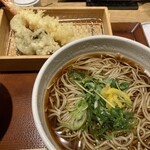 Edogiri Sukeroku Soba Nurukan Satou - 牡蠣と大海老のそば温（¥2,200）+大盛り（¥300）
