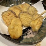 寿し肴和志 - ◉ さつまはいもの天ぷら　990円
      　　ビールを衣に使ってサックサク❗️
      　　中はホクホク❗️
      　　絶対に食べたい一品です(^｡^)