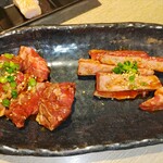 Masuichi - 左：牛すじ、右：中落ち⋯牛すじの焼肉は初体験だが固いのかと思いきや肉が良いからかカットの仕方が良いからか判らないけど とても柔らかく想定外な美味さでした！