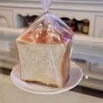 ブレドール - ■４斤角食パン　１斤　410円(税込)
ブレドール葉山の定番商品！
シンプルがゆえに美味しい食パン。