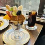 馬車道十番館 - ご一緒様オーダーの十番館パフェ&アイスコーヒー