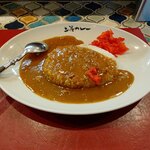 上等カレー - 福神漬けを乗せます（カレーの上に福神漬を１つ落としたのはご愛嬌）