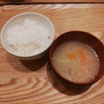 とんかつ成蔵 - ご飯、お味噌汁