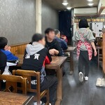 Ramemmaji - 水：店内奥に給水機あり
      ティシュー：店内中央
      ゴミ箱：なし
      トイレ：店内奥
      味変ツール：酢、胡椒、醤油、七味