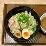 Gasuto - ガス郎魚介つけ汁うどん チャーシュー煮卵付き ¥950 の麺