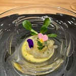 銀座 大石 - 白身魚のみかんドレッシング、水晶文旦添え
      ソースは蛤の出汁から