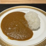 銀座 大石 - カレーライスですが、シェフによると玉ねぎと人参のポタージュカレー風味だそうです。確かに優しい野菜の甘さを感じます。