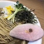 めん処 きよ洲 - 豚チャーシューの上にはアンチョビペーストが乗ってます。