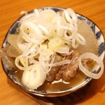 Yakitori To Oden Kushitakiya - おでん出汁で炊いた牛すじ煮込み