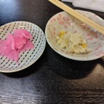 精肉・焼肉 とよおか - お通し　食べかけ　ポテサラ　漬物