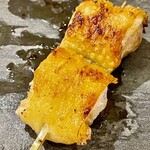 焼鳥 せきね - 比内地鶏のモモ肉　皮の火入れが最高　美味くて唸ってしまう