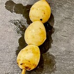 焼鳥 せきね - 鶉卵も攻めた火入れ　白身がしっかり美味しい玉子です