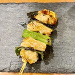 焼鳥 せきね - 九条葱を挟んだ振袖　タレの旨さがよくわかる串です
