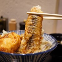 うなぎの中庄 虎ノ門ヒルズ店 - 濃いめのタレが衣をしっとり覆う
