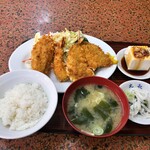 中華 丸長 - 本日の日替わり定食　ミックスフライ（ヒレ・エビ・アジ） 900円