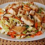 Arash Pub - アラシのおすすめサラダ　¥850
（バブチキンと本日のサラダ）
 Arash’s Special Salad
     Chicken, Cucumber, Cabbage, Olives


