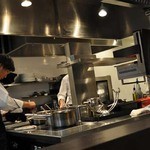 レストラン ラ・フロレゾン・ドゥ・タケウチ - オープンキッチン