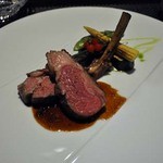 レストラン ラ・フロレゾン・ドゥ・タケウチ - オーストラリア産仔羊のロースト　夏野菜を添えて　チョリソーの香るジュー