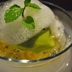 レストラン ラ・フロレゾン・ドゥ・タケウチ - バジルとパイナップル、アップルをミックスしたジェラート
