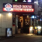 ROAD HOUSE DINING BEER BAR - アメリカンな外観